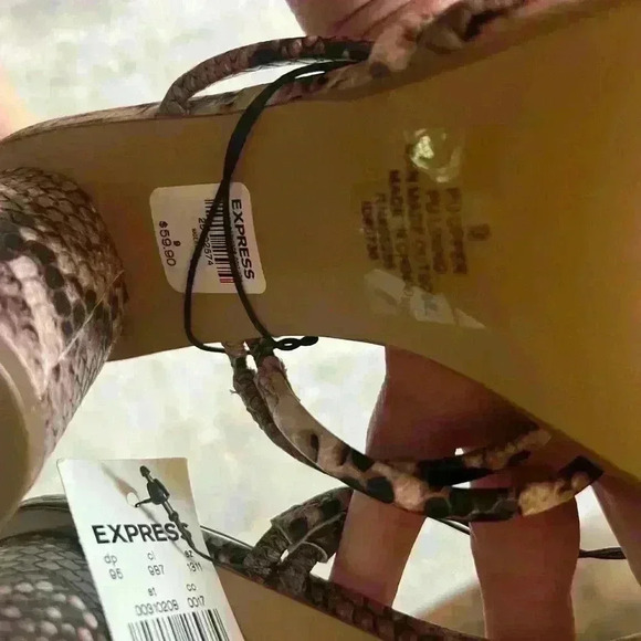 Express Strappy Sandal Size 9 NWT - Picture 2 of 3